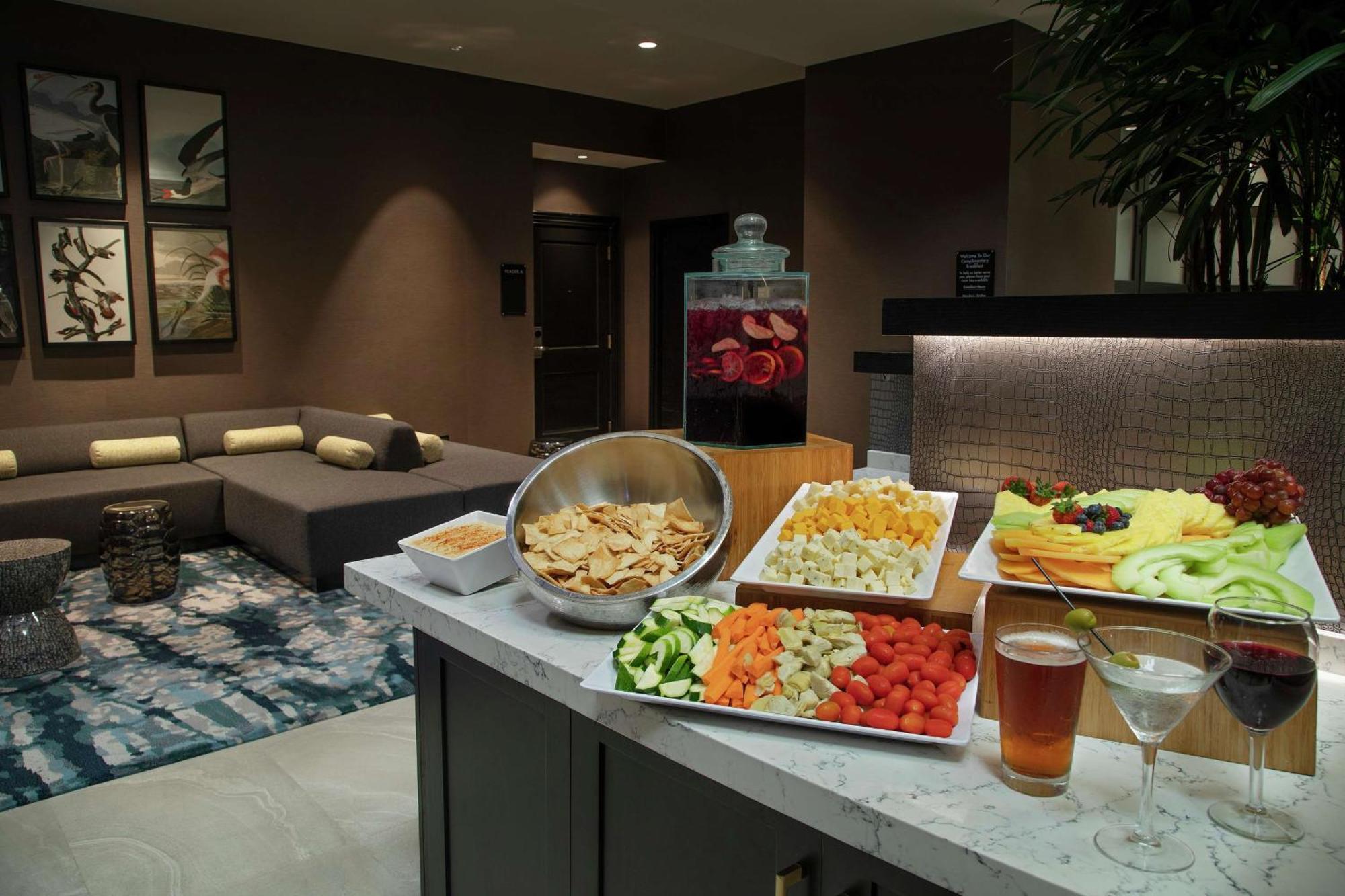 Embassy Suites By Hilton Orlando Airport מראה חיצוני תמונה